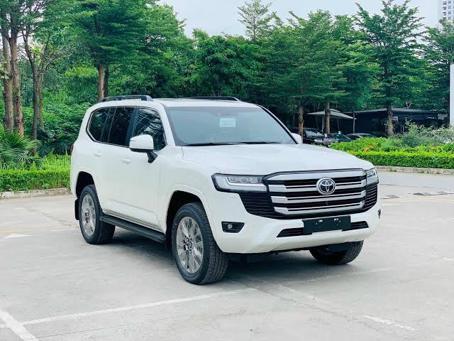 Toyota Land Cruiser Màu Ngoại Thất Trắng